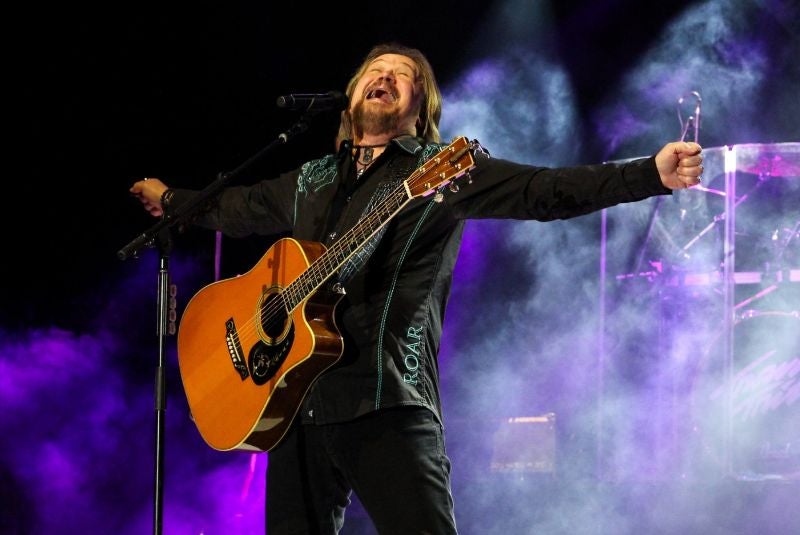 Travis Tritt Returns to Niswonger Performing Arts Center with Full Band